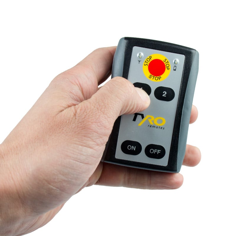 Musca-2v-hand